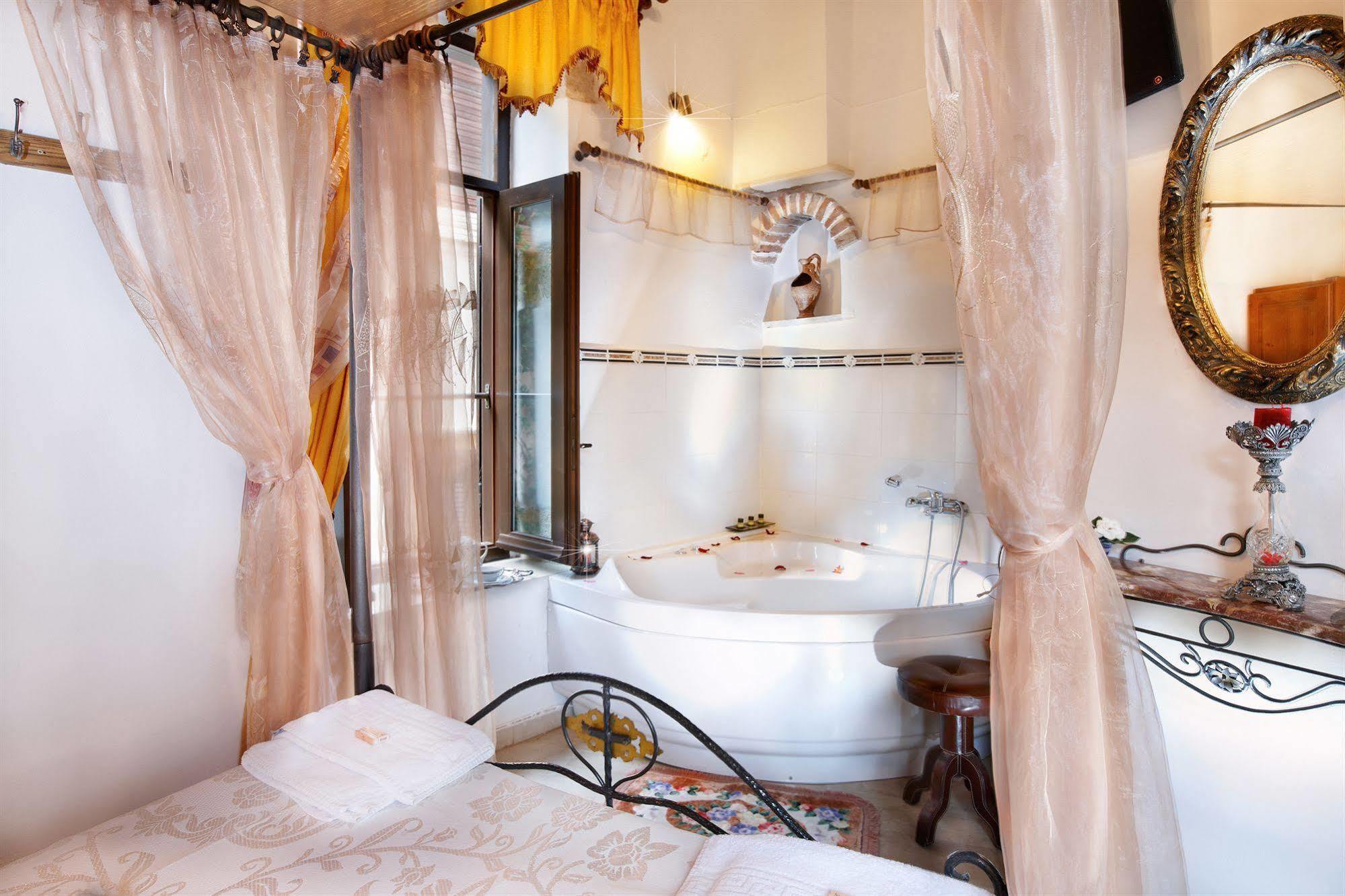Archontiko Evgenia Studios & Suites Old Town Chania La Canea Exterior foto